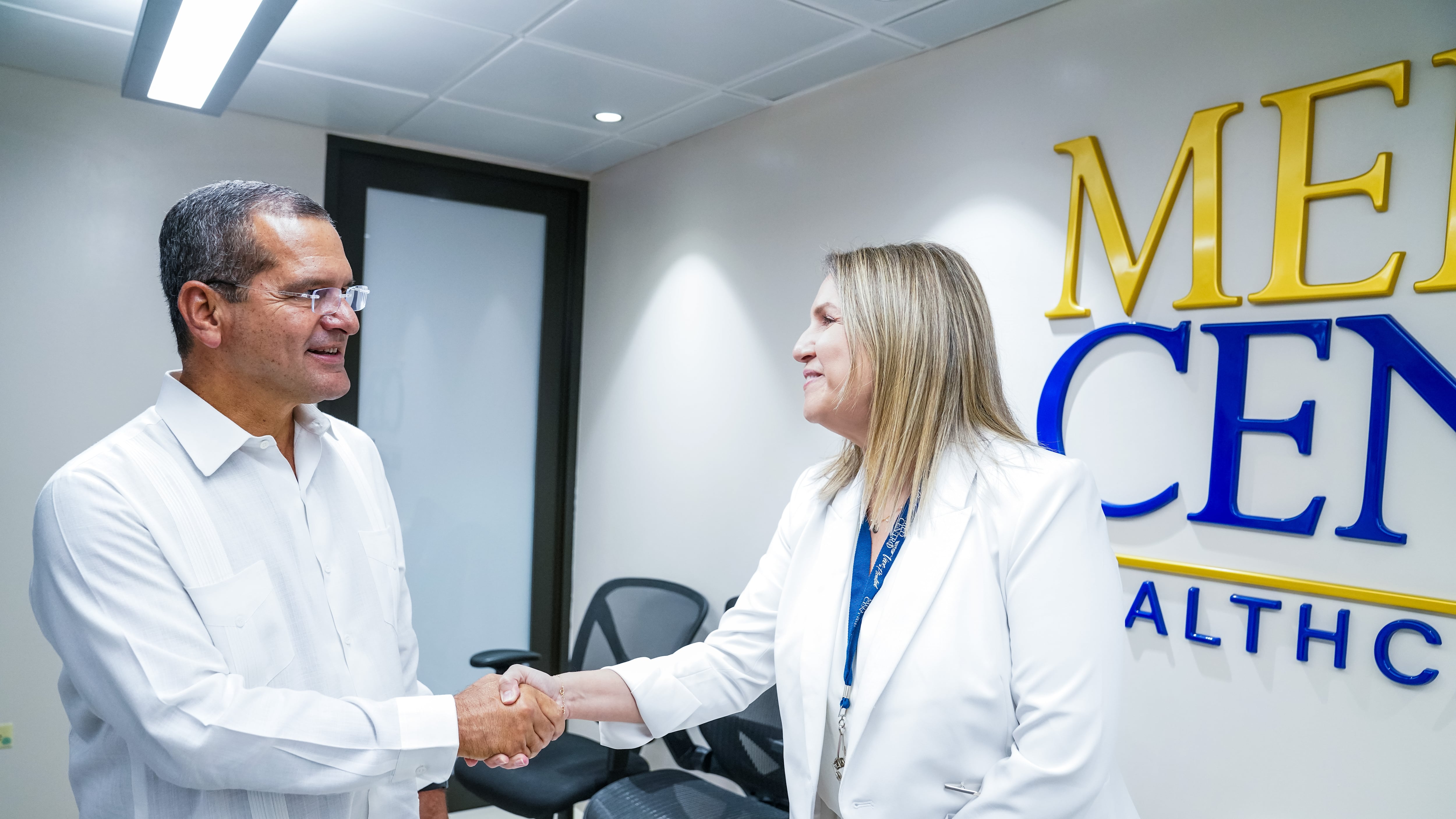 Gobernador participa de inauguración de Centro de Tecnología e Información de Salud de MED Centro en Ponce.