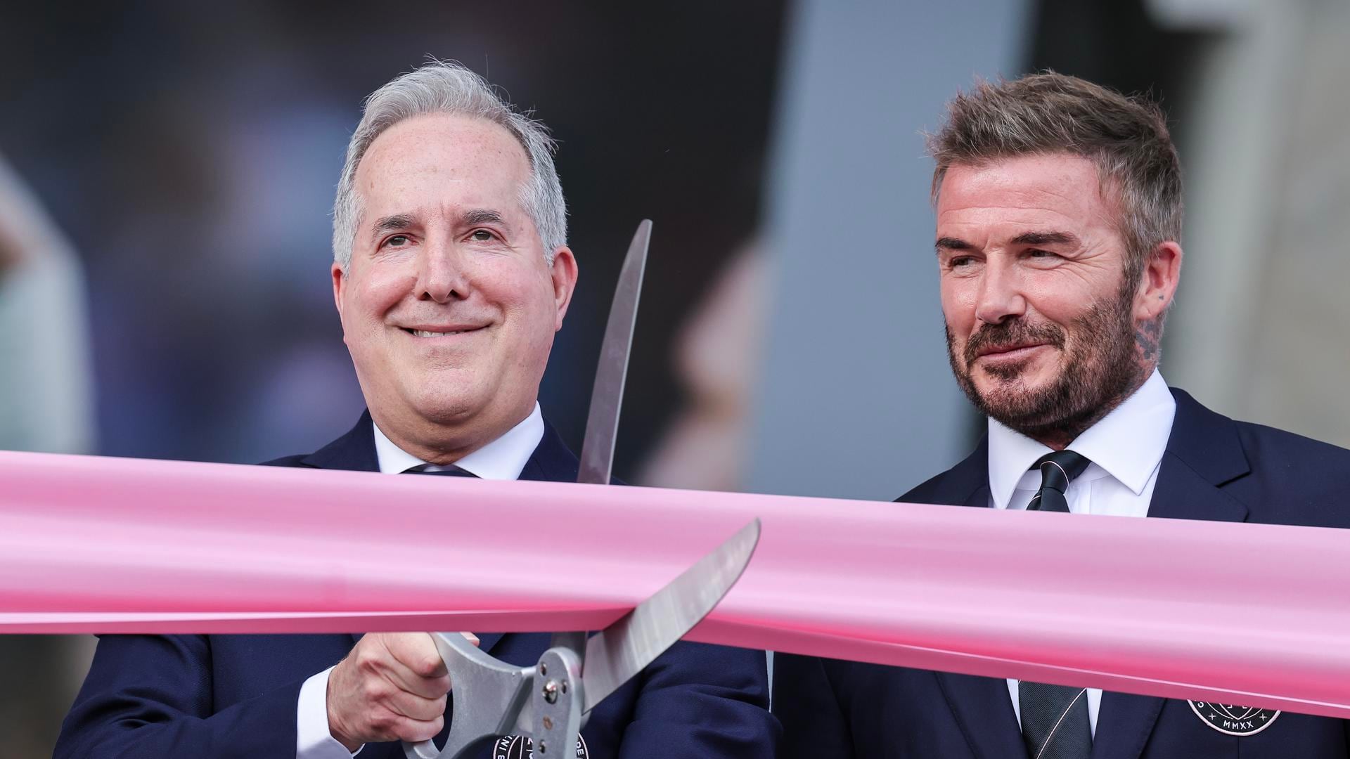 Jorge Mas y el exfutbolista David Beckham, directivos del Inter Miami inauguran este sábado el Nu Stadium en Miami (Florida).