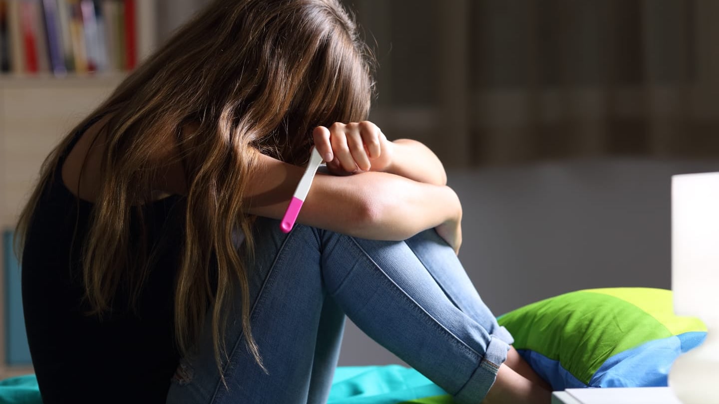 Con la participación de los gobiernos estatal y municipales, se podría atender a un mayor número de niñas y adolescentes con información objetiva y clara de como evitar un embarazo.