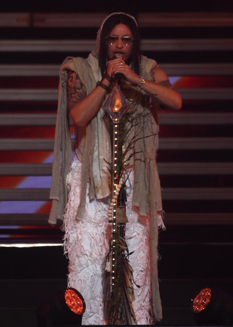 Elvis Crespo se presenta en el Coliseo de Puerto Rico.