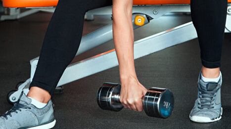 Para reducir la grasa en el cintura se debe probar el entrenamiento de acción cardíaca periférica (PHAT).