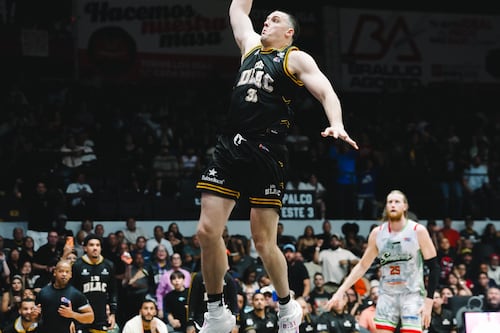 BSN: Gigantes vuelven a la ruta ganadora con tremenda zurra de 98-69 ante los Santeros