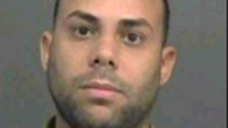 Fue arrestado en la madrugada por el FBI.