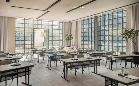 Bangkok tiene hoy una joya arquitectónica que es ideal para el descanso de los viajeros: el Four Seasons Hotel Bangkok at Chao Phraya River.