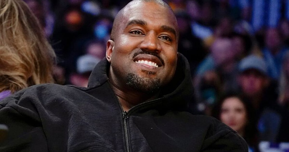 Kanye West sufre cierre de sitio web por vender ropa con esvásticas nazis