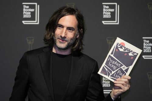 Escritor irlandés gana premio Booker con novela distópica