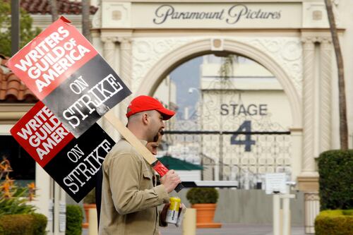 El paro de guionista complicará la continuidad de estas series