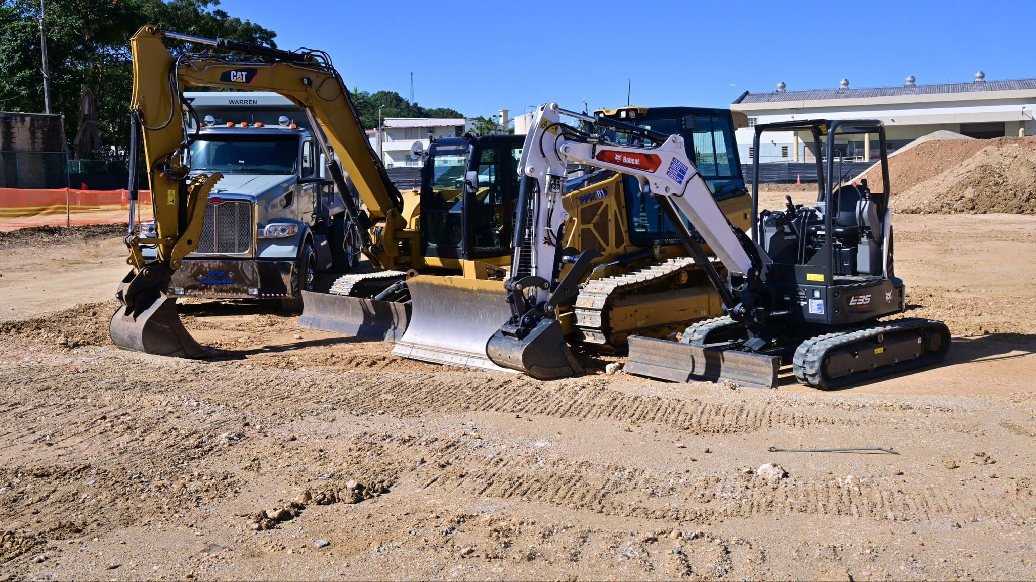 Según el gobierno, el sistema permitirá suplir energía durante las horas pico, reducir relevos de carga y generar ahorros millonarios en costos de generación.