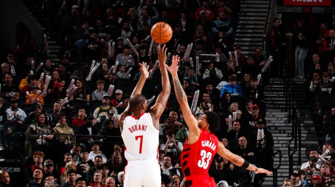 Sobrepasó el récord de puntos de Wilt Chamberlain.