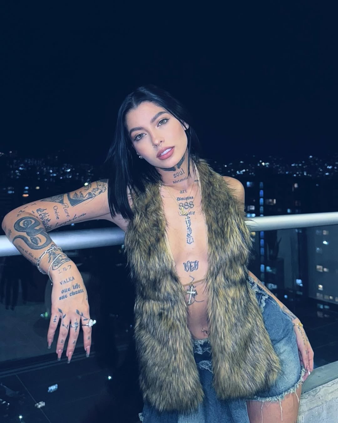 Instagram: @soyvalka