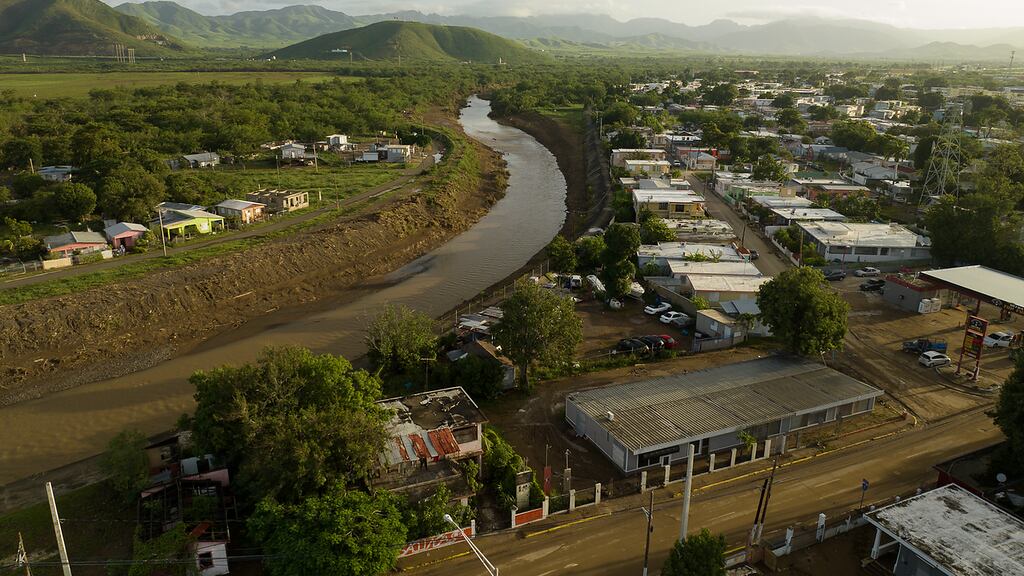 El desbordamiento del río Nigua, en Salinas, provocó una catástrofe en comunidades aledañas.