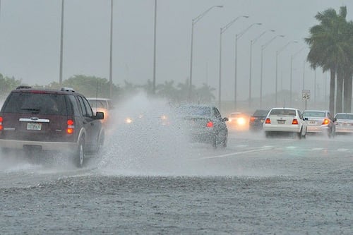 Tronadas provocan advertencias de inundaciones en el norte y oeste de Puerto Rico