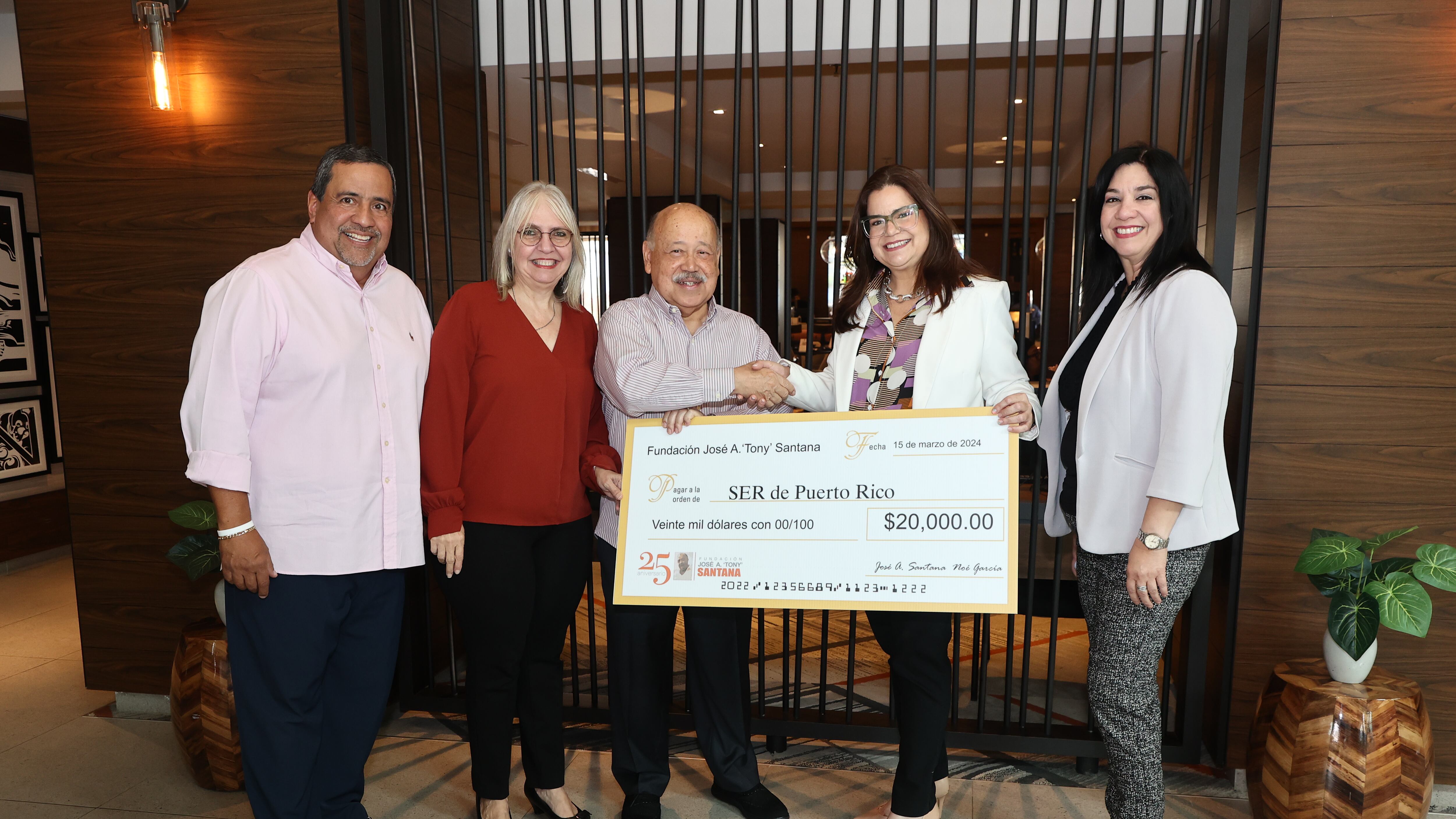 Entregan donativo a SER Puerto Rico