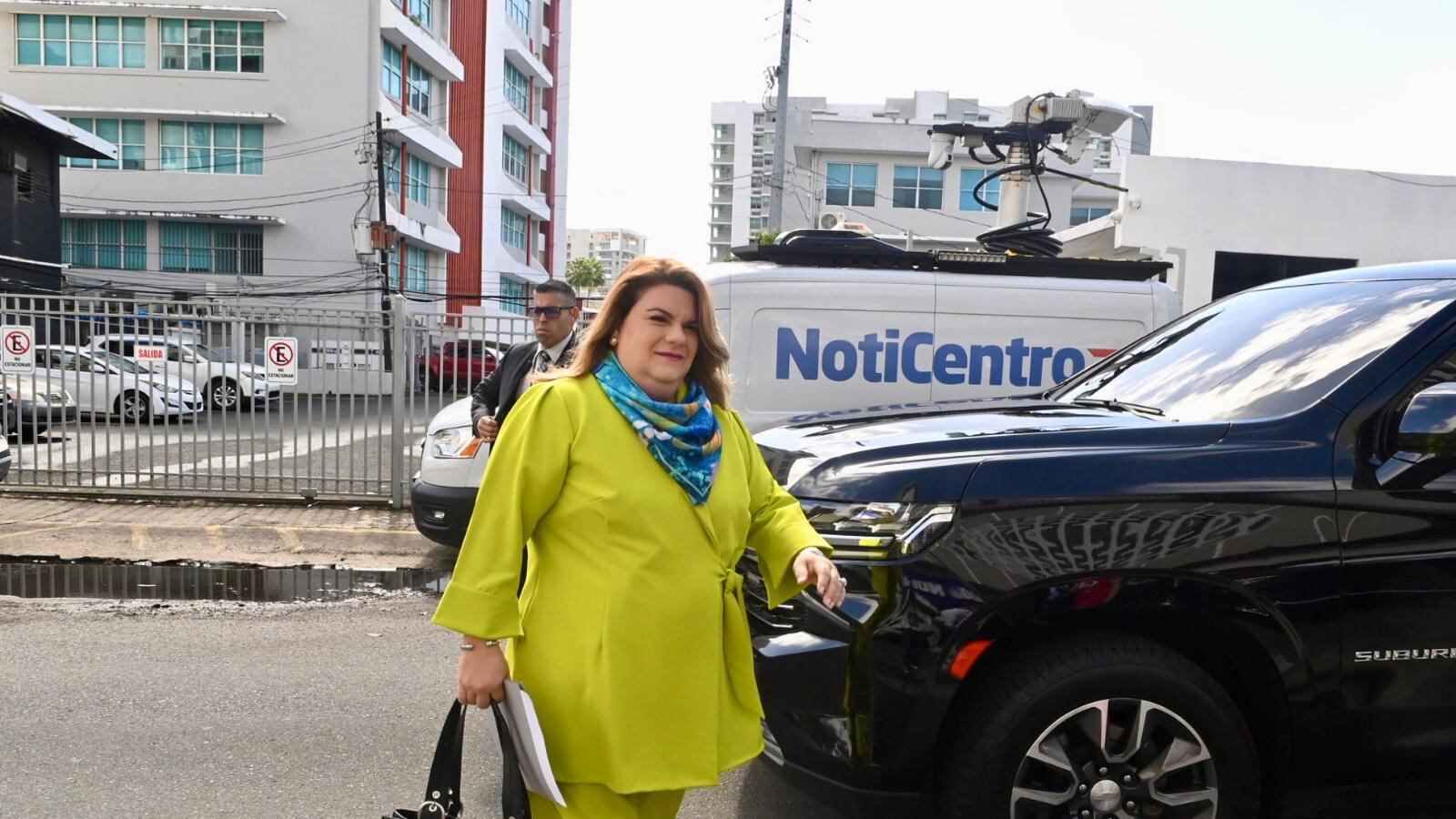 La gobernadora de Puerto Rico llega a la reunión de directorio del Partido Nuevo Progresista.