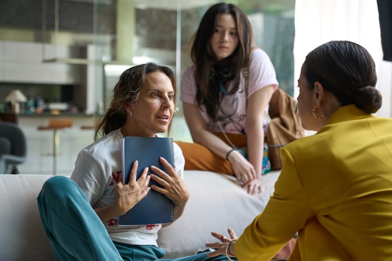 Kate del Castillo y Diana Bovio plasman un mensaje de empoderamiento en ‘La más fan’