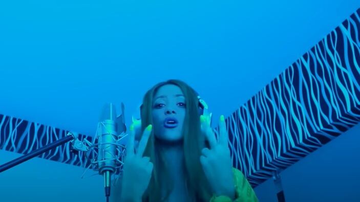 Shakira no solo cantó, sino que audiovisualmente envió otros mensajes en su lenguaje corporal y de manera técnica.