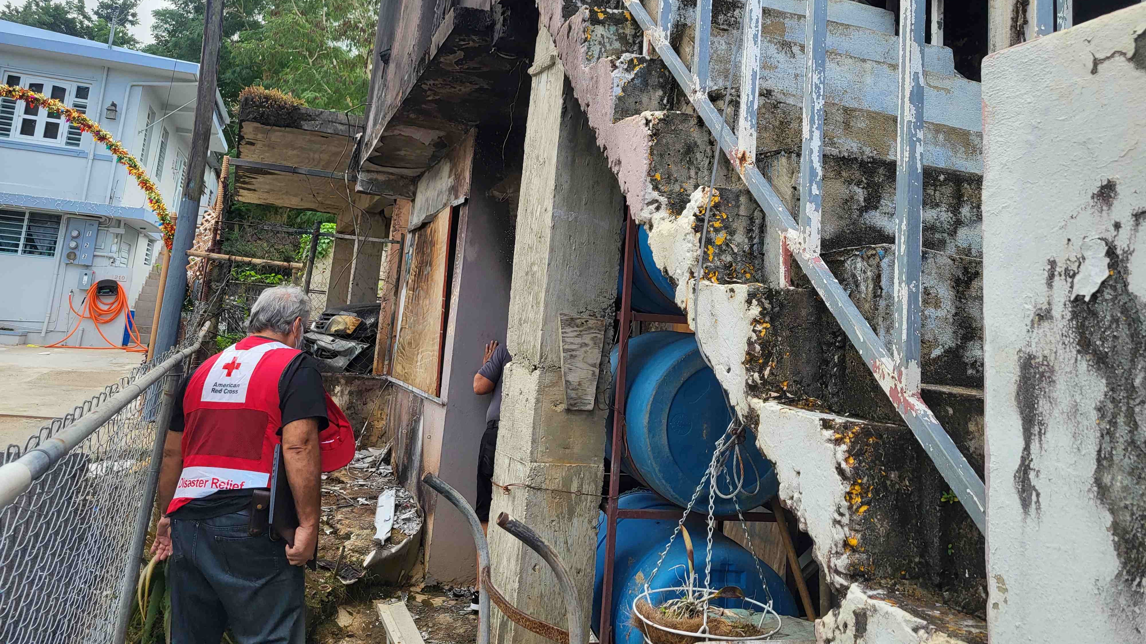 Unas 354 familias en Puerto Rico recibieron ayuda de la Cruz Roja.