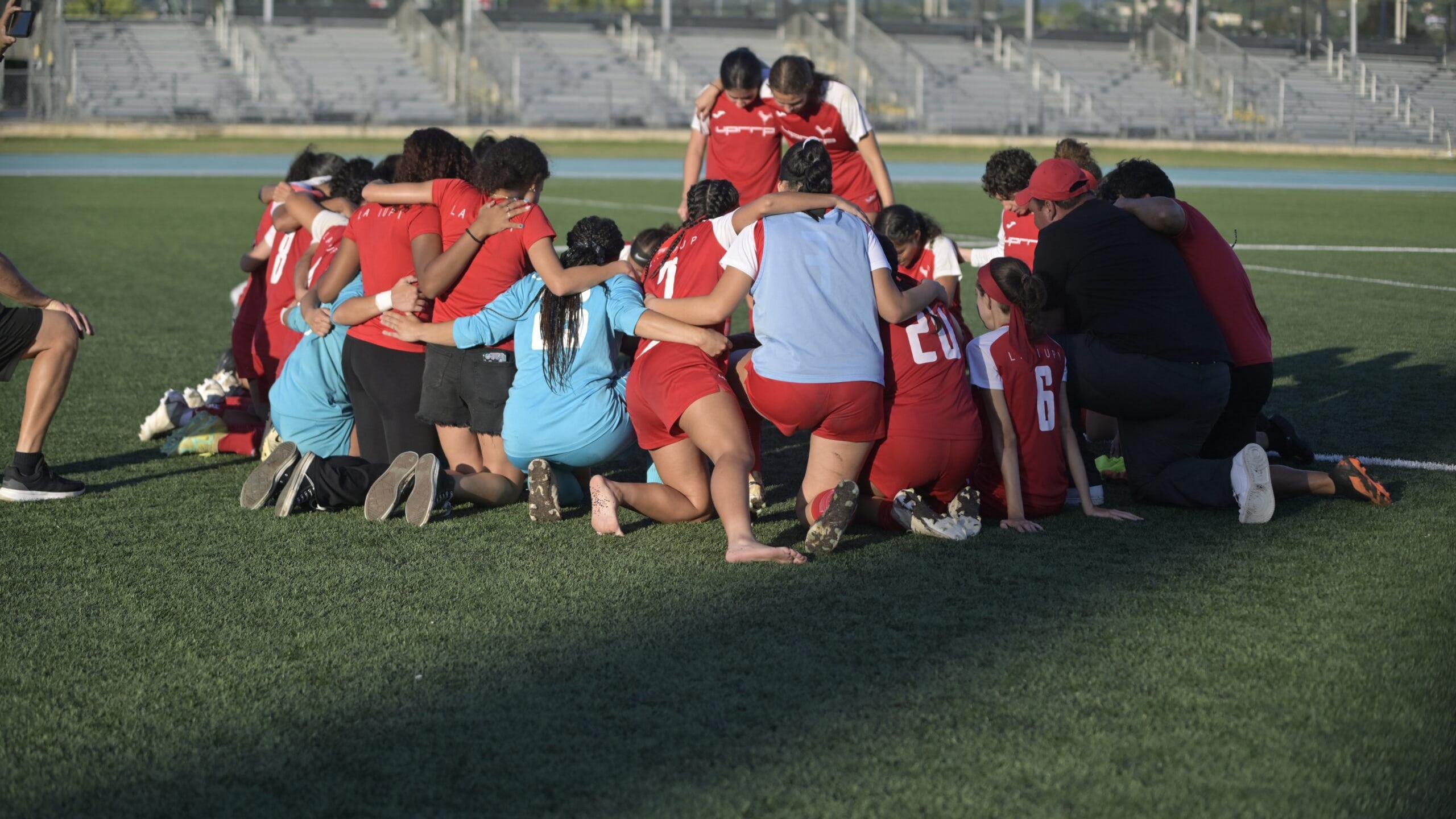 Jerezanas de la UPR de Río Piedras eliminan a las campeonas Juanas de la UPR Mayagüez en el fútbol