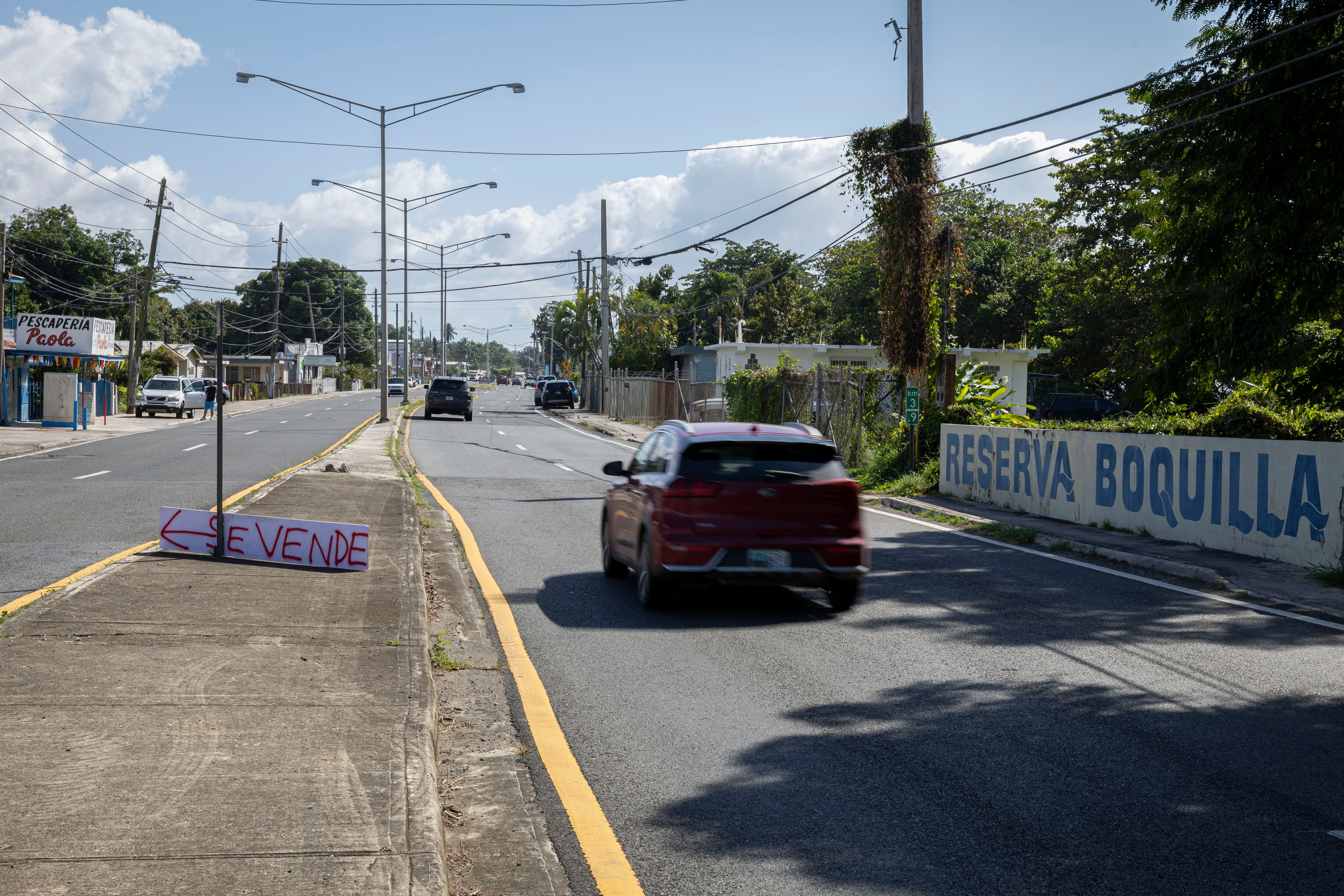 Vista de la carretera 64 en Mayagüez, Puerto Rico el 12 de enero del 2025. (Foto/Ricardo Arduengo). Centro de Periodismo Investigativo.