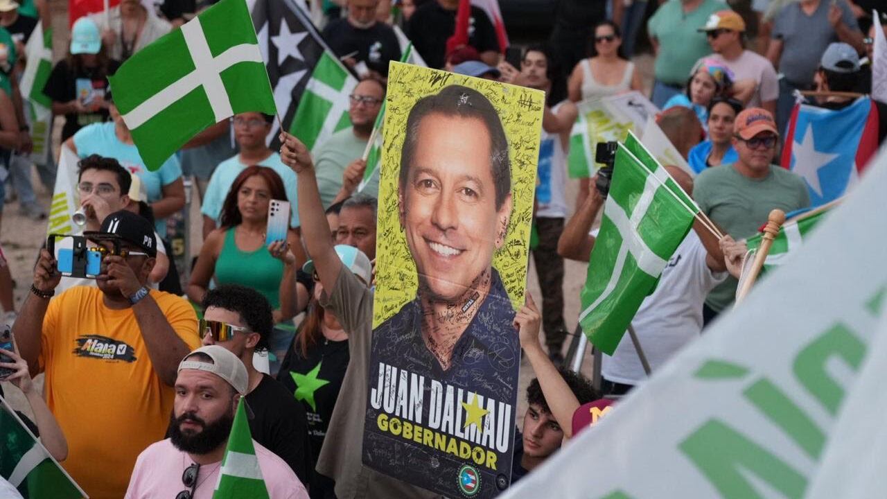 Las caravanas políticas fueron la orden del día este sábado