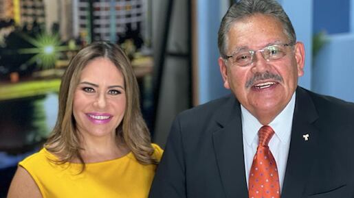 El ancla Jorge Rivera Nieves, y su hija, la reportera Grenda Rivera, como padrinos.