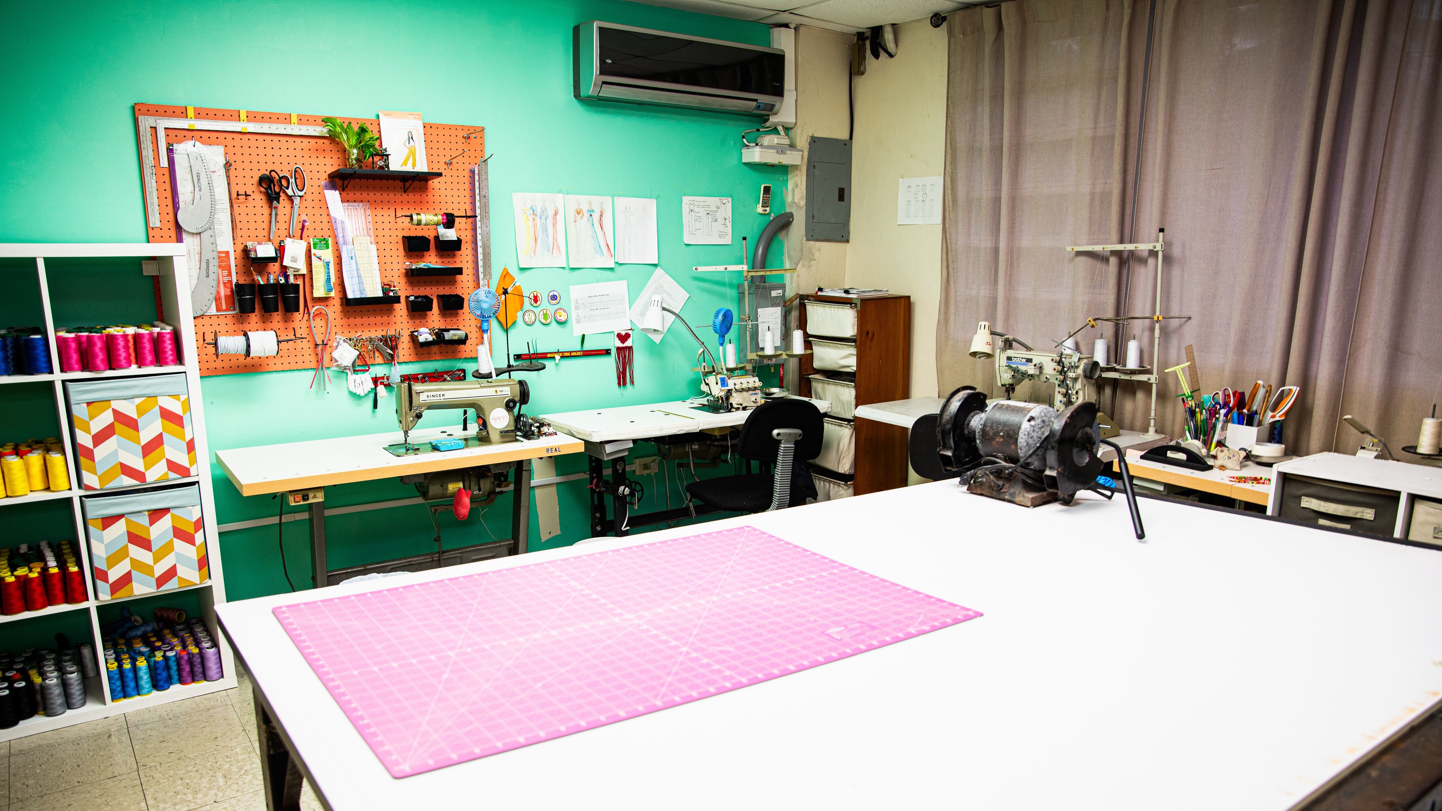Inauguran primer espacio colaborativo de costura en Puerto Rico.