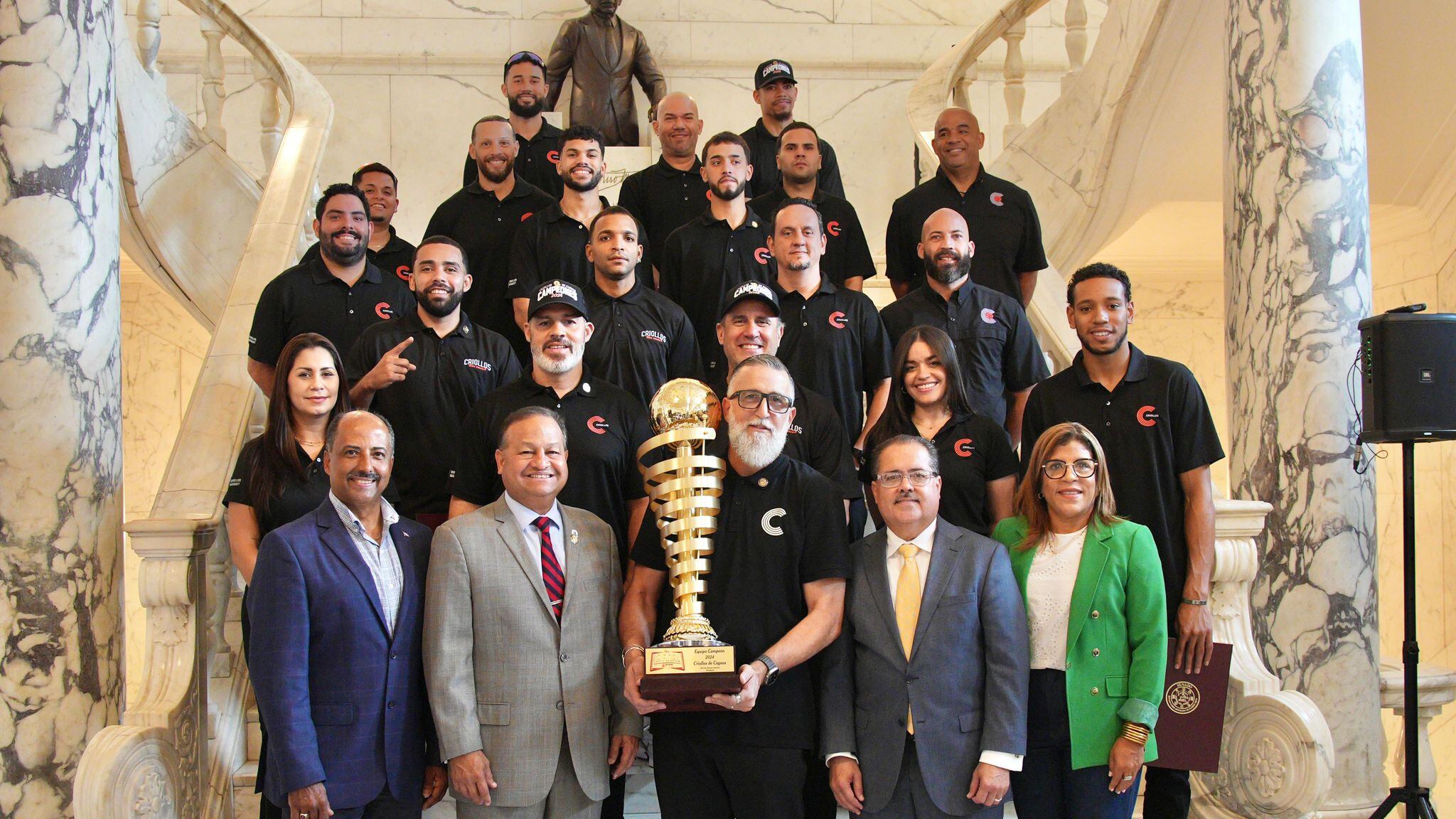 El presidente del Senado, José Luis Dalmau Santiago, reconoció a los Criollos de Caguas tras lograr el campeonato del Baloncesto Superior Nacional (BSN)