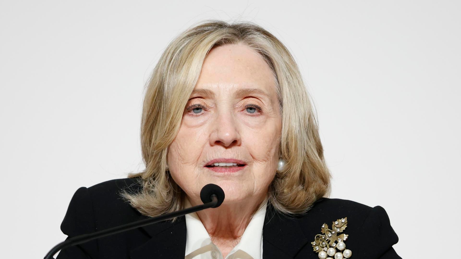 Hillary Clinton dice no tener problema con que su comparecencia sobre Epstein sea pública