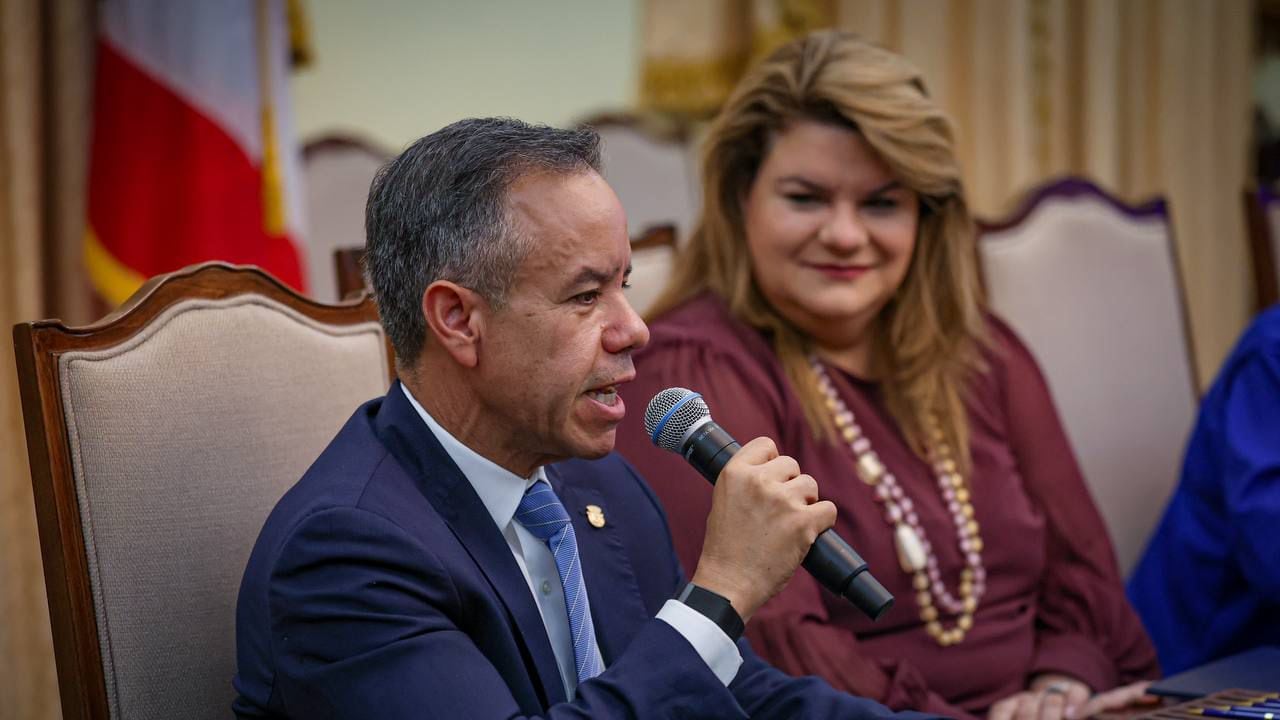 El alcalde Miguel Romero y la gobernadora Jenniffer González