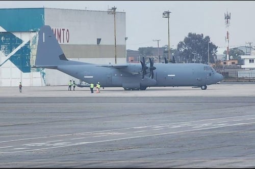 Avión militar de EE. UU. aterriza en México; autoridades de ambos países guardan silencio