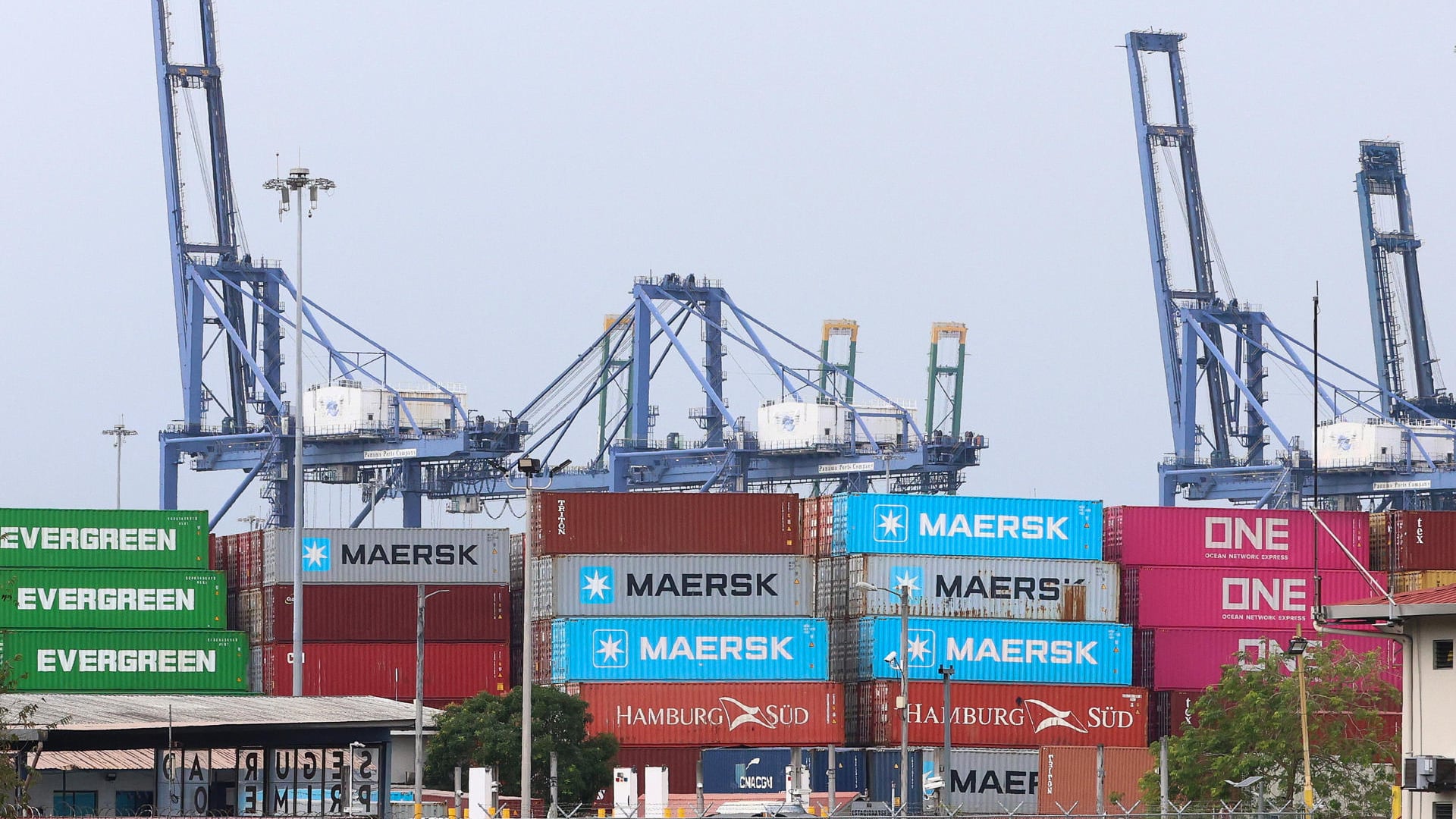 Gobierno de Panamá toma control de dos puertos tras anulación de concesión a empresa china