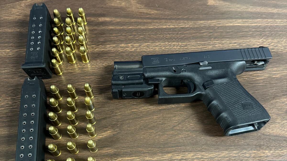 Arma y municiones ocupadas.