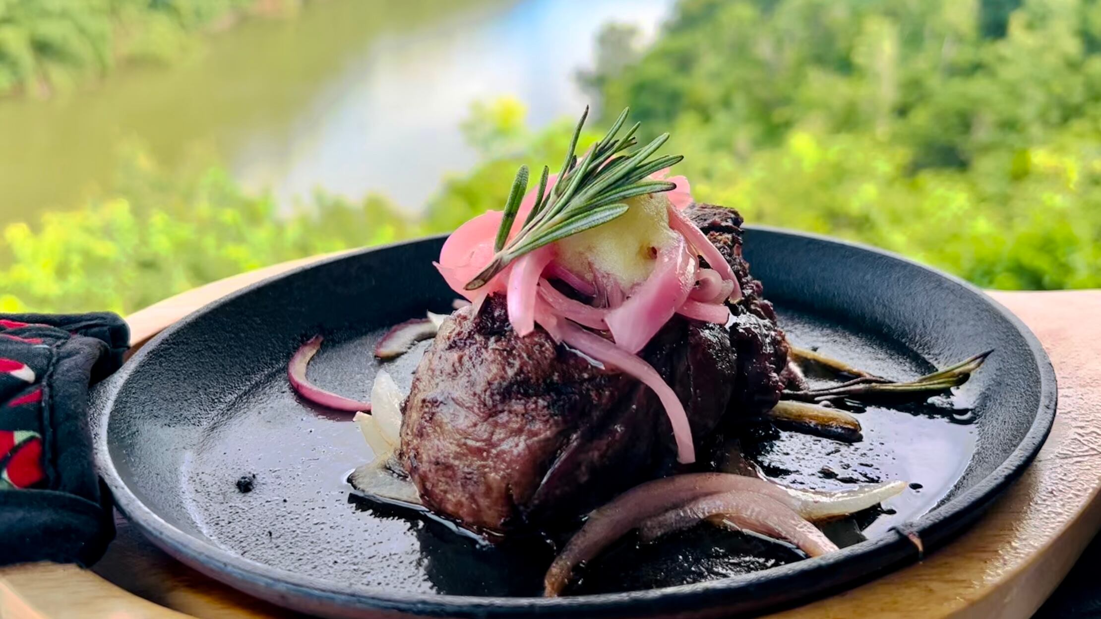 Atirantado bar and grill