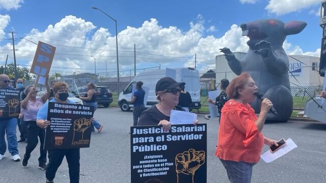 Miembros de SPU Local 3889 UDTOP realizaron un piquete frente al CESCO de Carolina