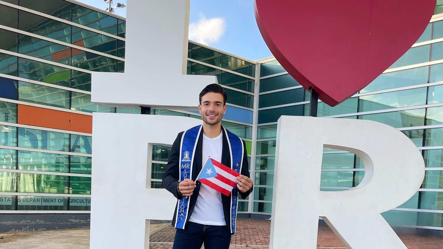 Cristian Y. González Pérez.