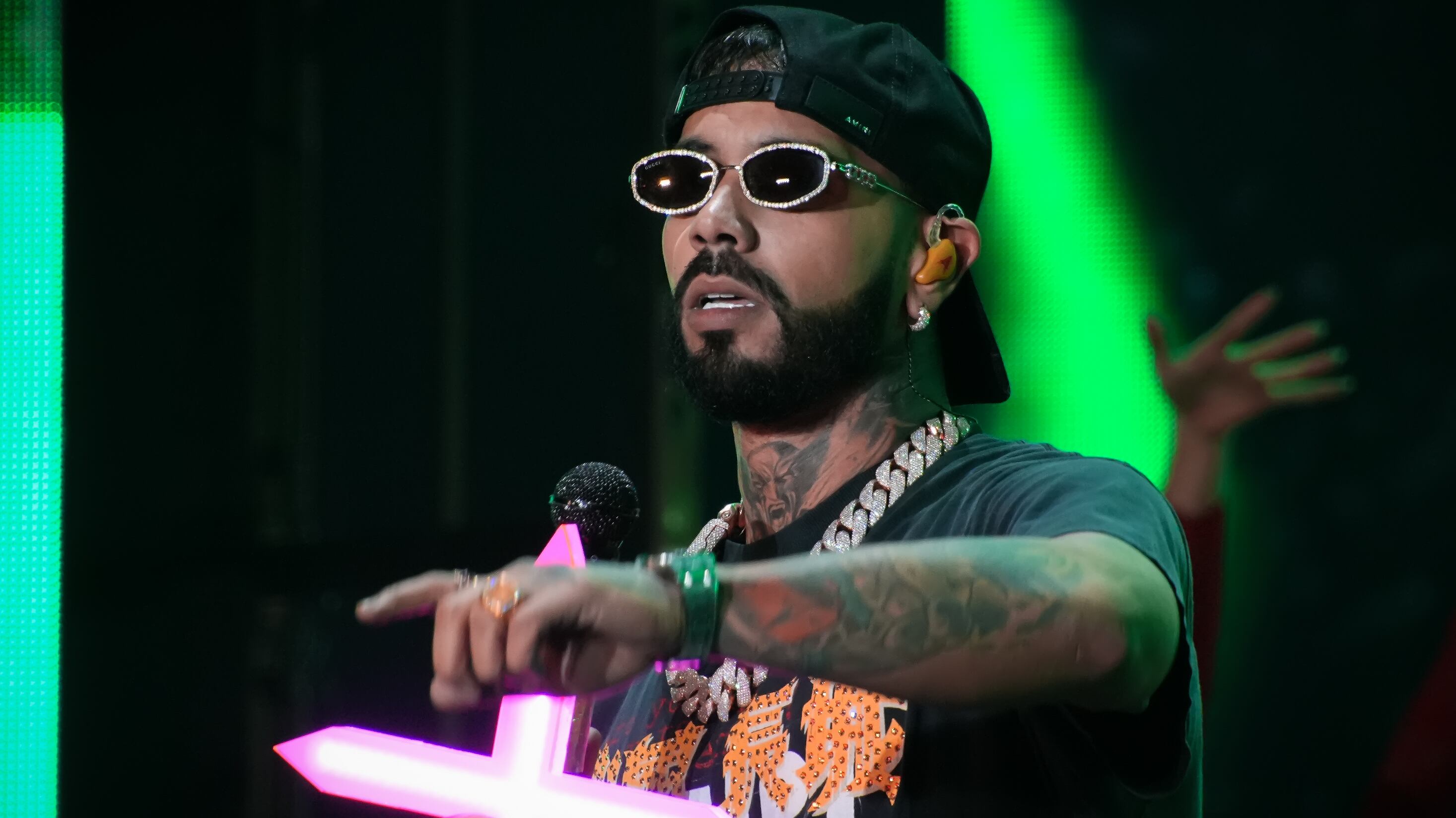 ANUEL AA.
Invitado: Natanael Cano.