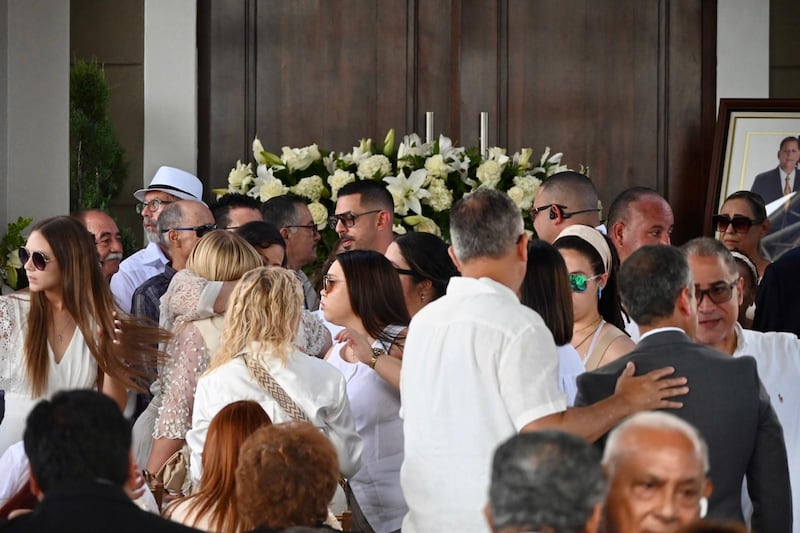 Dorado despide a Carlos López