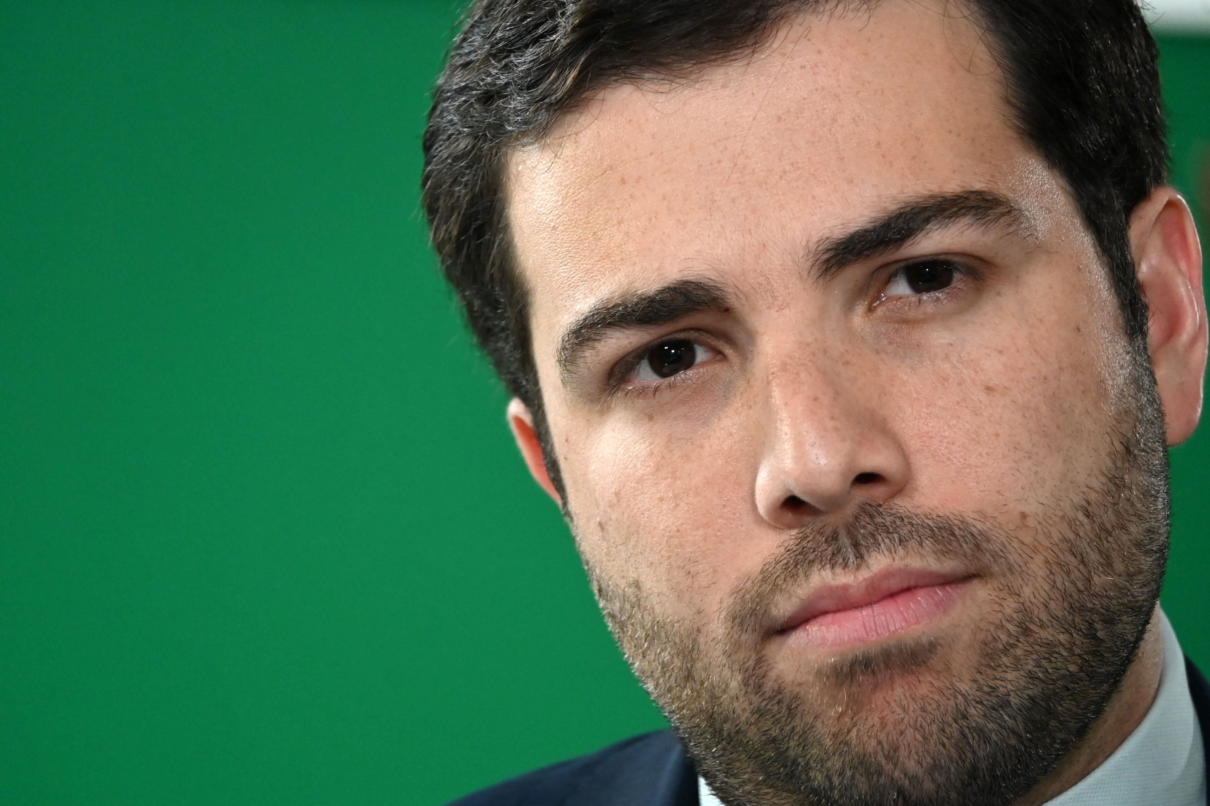 Secretario del DDEC niega que reforma lo convierta en “zar de los permisos”