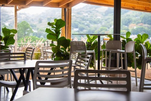 Calichi Gastrobar fortalece su apuesta cultural con otra edición de “Noches de Galería y Vino”