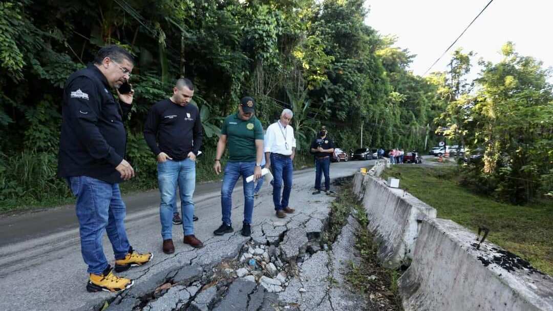 derrumbe de carretera en Aguada