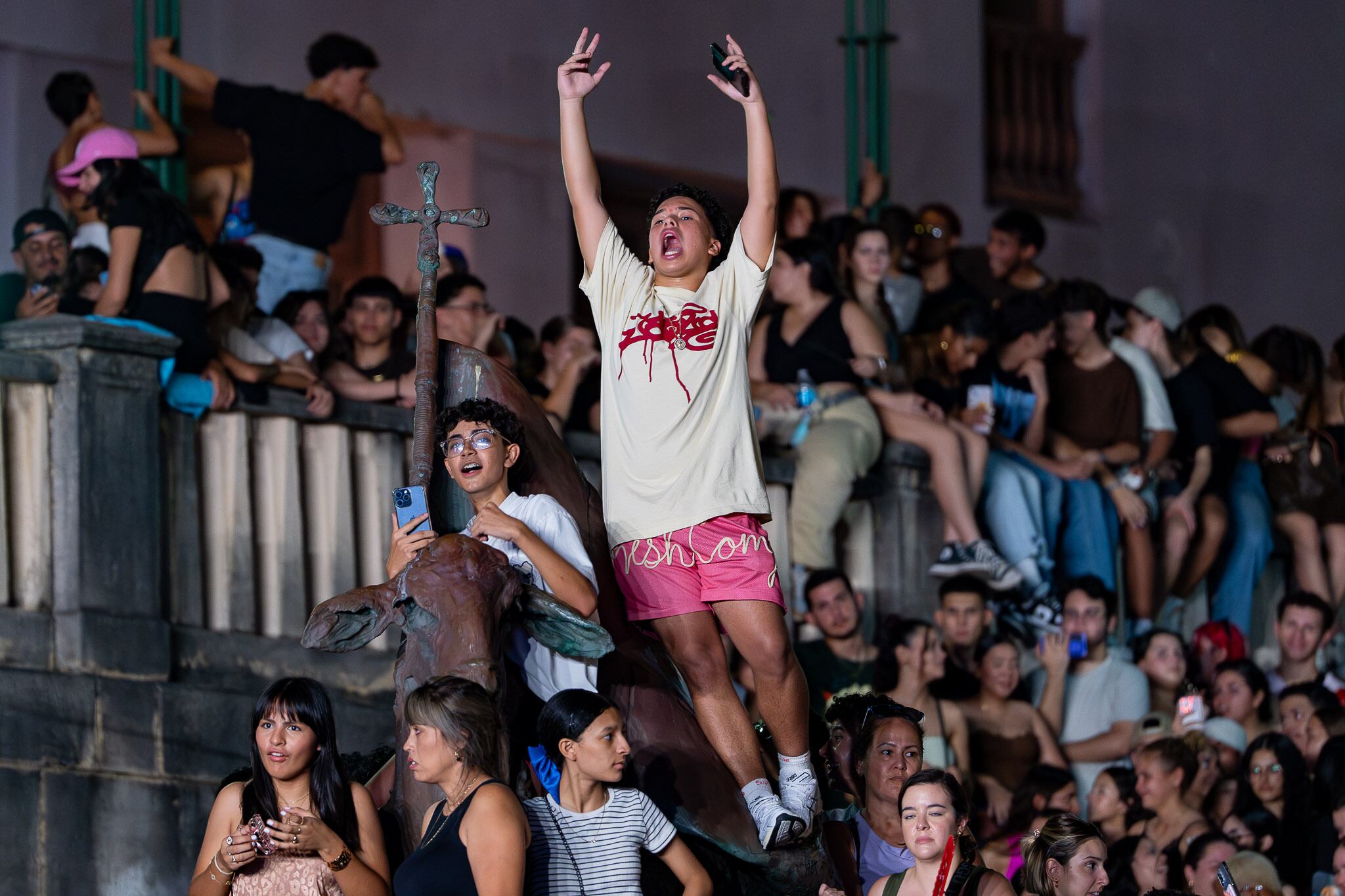 Concierto gratis de Rauw Alejandro en la Plaza del Quinto Centenario del Viejo San JUan.