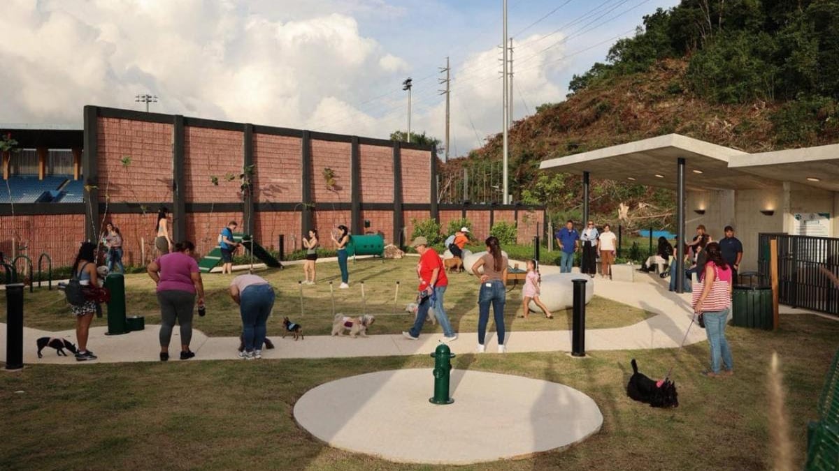 Municipio de Manatí inaugura moderno parque de mascotas.