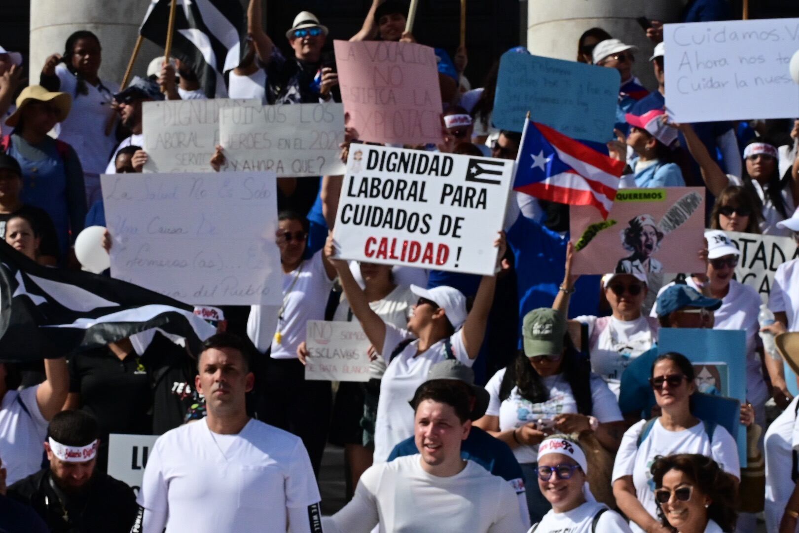 Enfermeras y enfermeros protestan por mejores condiciones laborales y mejores sueldos. Capitolio. San Juan. Metro PR 12 de junio de 2025