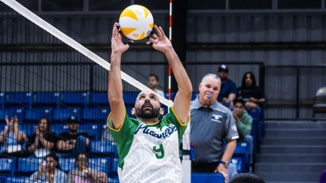 Víctor Fuentes de los Plataneros de Corozal.