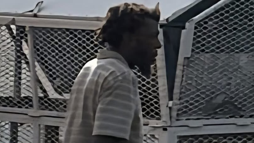 El hombre alegadamente lanzó piedras contra las vitrinas de los negocios ubicados en la Calle Loíza