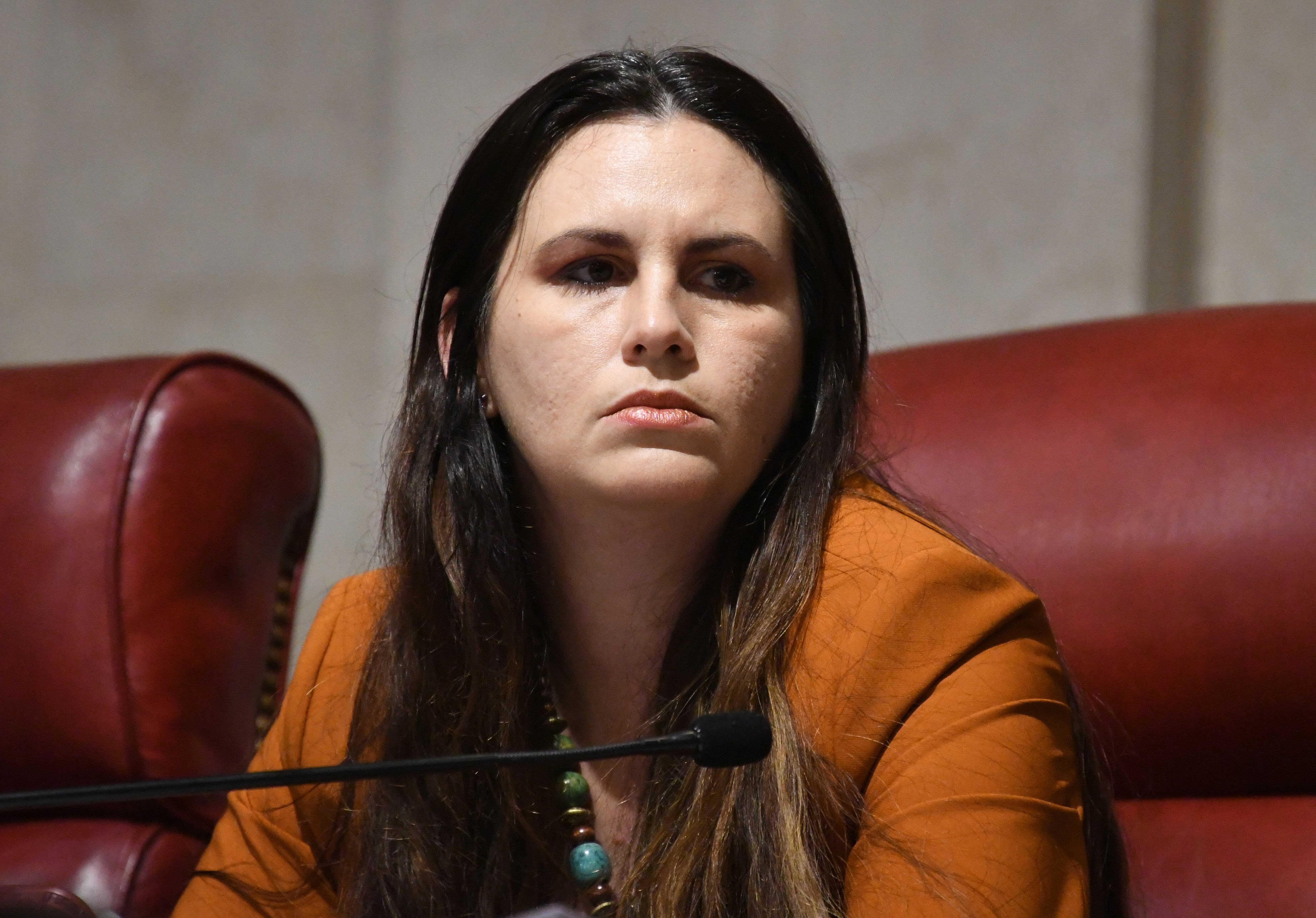 Ya se han redactado tres informes positivos sin enmiendas al proyecto de ley que le asignaría fondos al Comité, pero no se ha llevado a votación. La senadora Ada Álvarez Conde es coautora del proyecto.