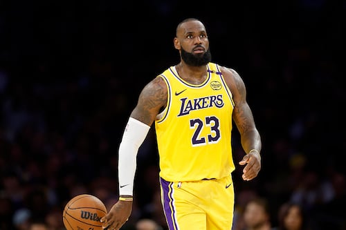 LeBron James tendrá algo diferente en su uniforme hasta el final de la temporada