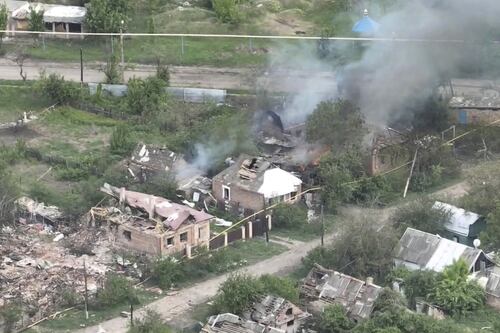 Revelan daños tras combates en aldea del este de Ucrania
