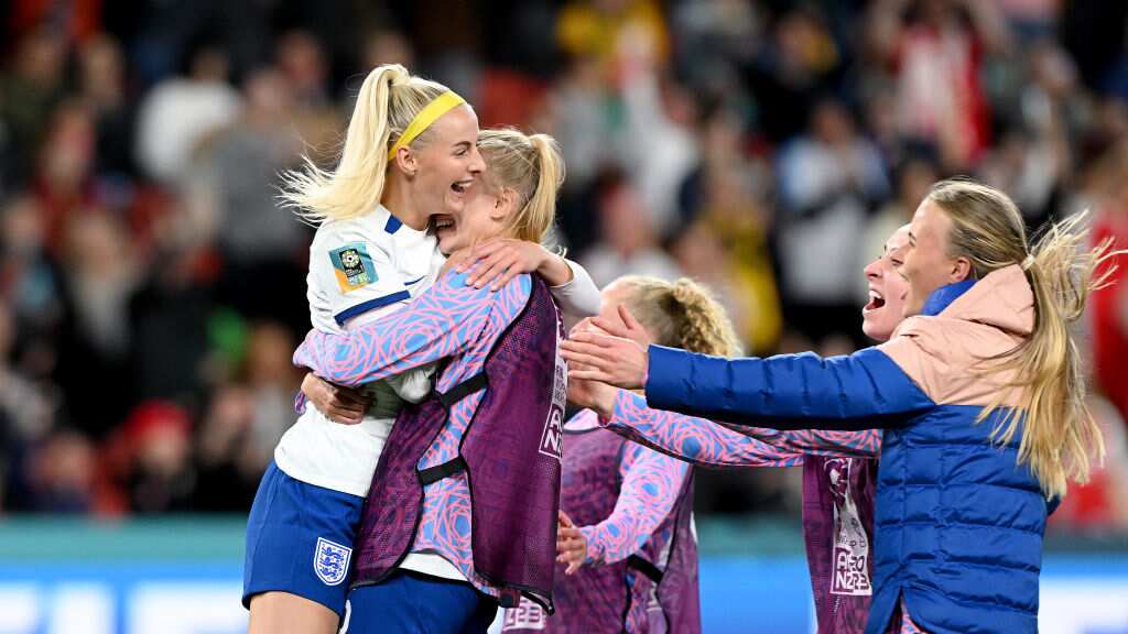 Chloe Kelly celebra con la Selección inglesa