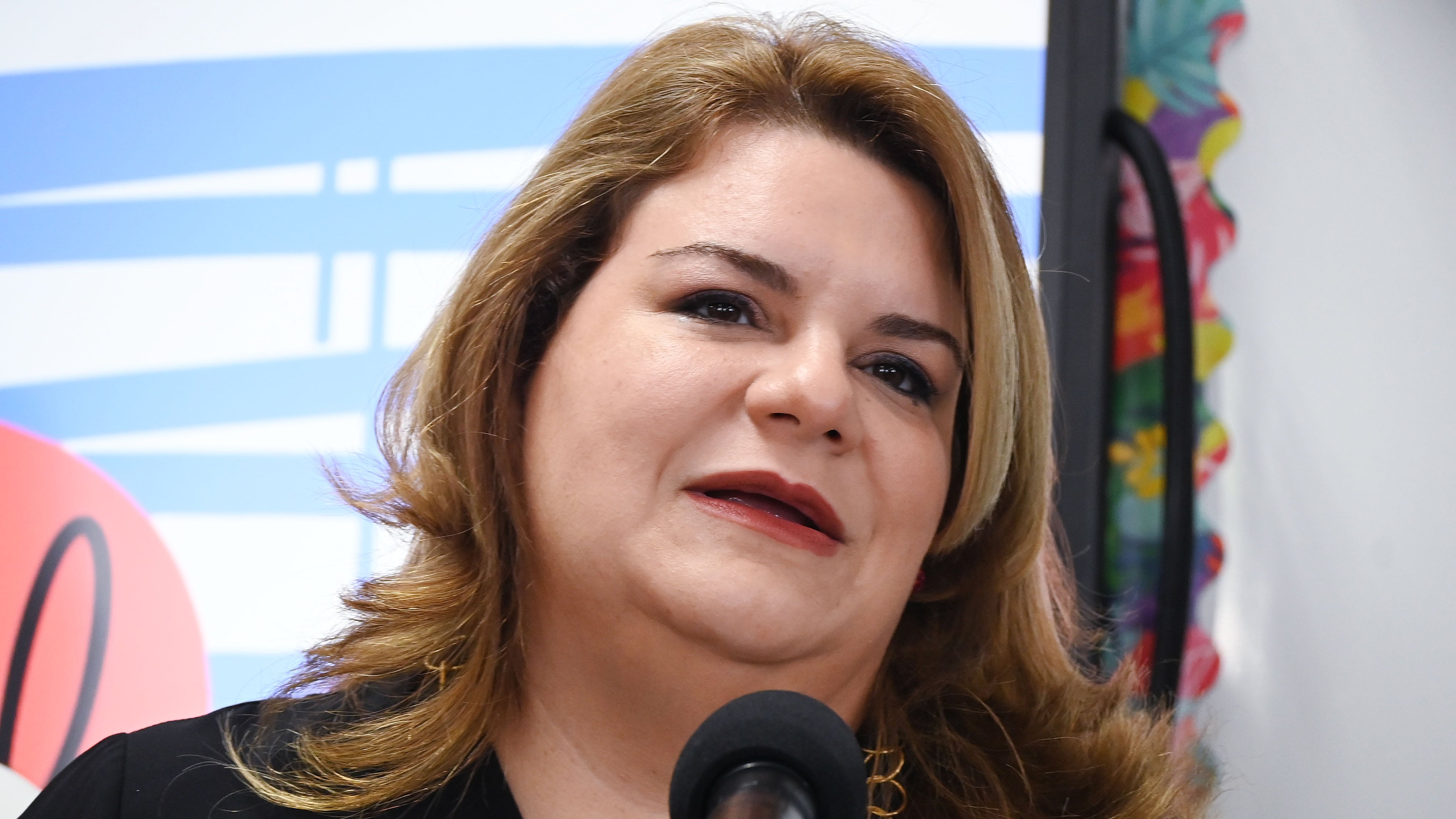 La Gobernadora Jennifer González visita la Escuela Elemental Urbana de Vega Alta